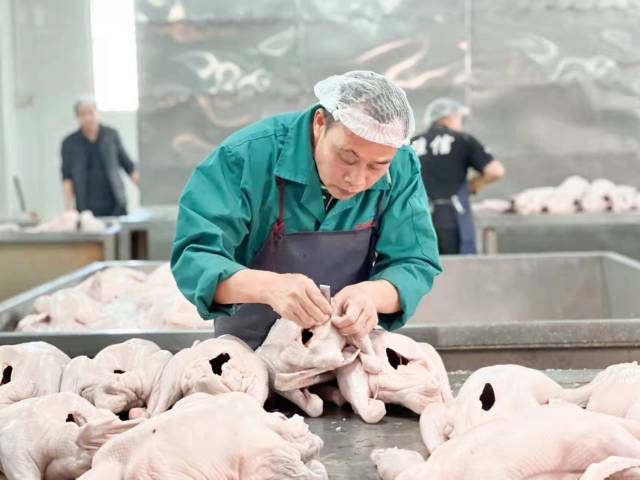 人工进行最后检查。