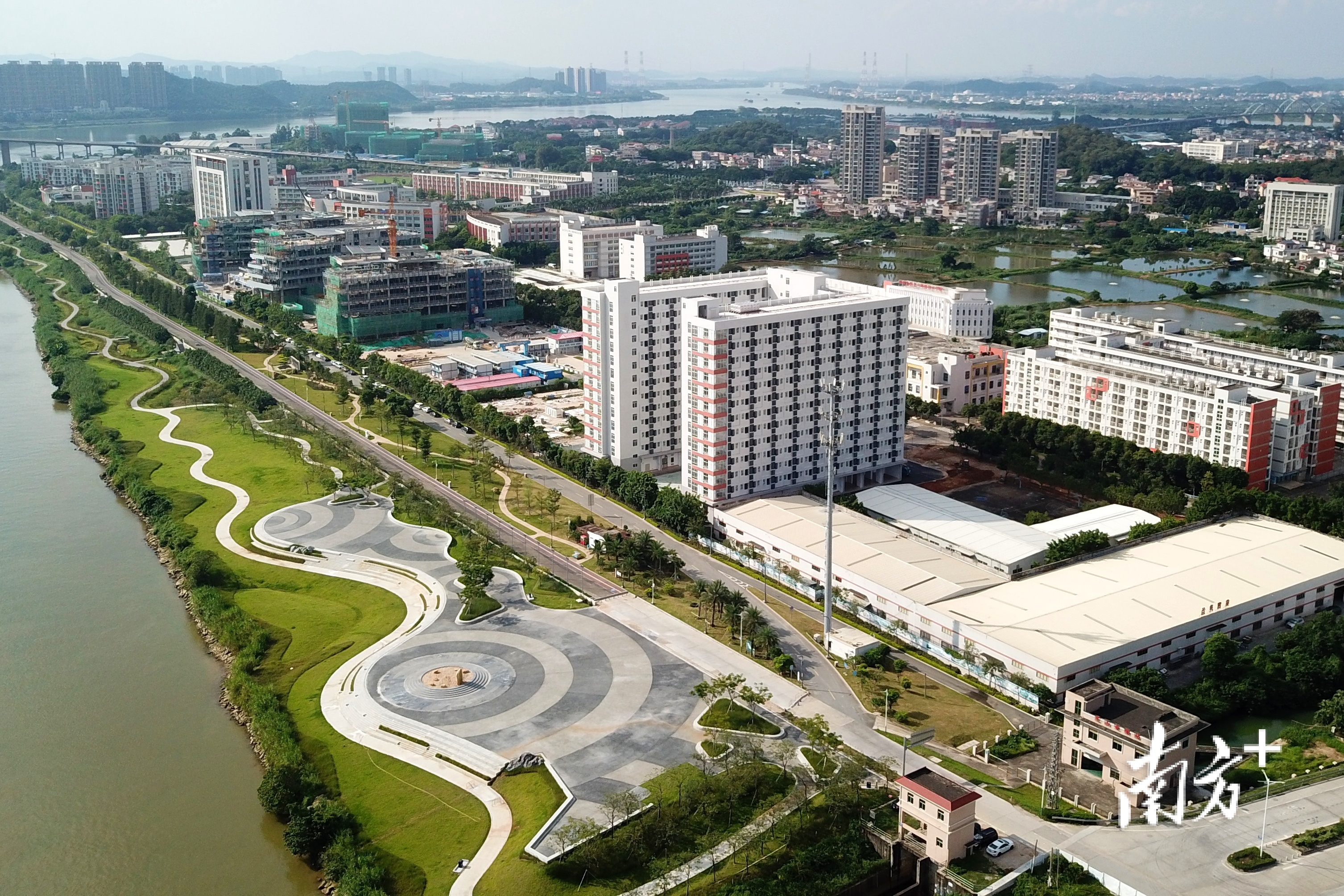 江门职业技术学院新建宿舍楼获得2021年广东省建设工程优质结构奖。江门市建管中心供图  受访者供图