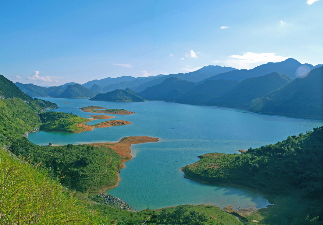 碧波荡漾的南水湖。钟华 摄