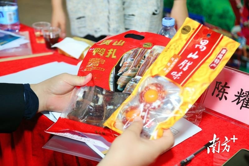     南方+ 吴伟洪 拍摄