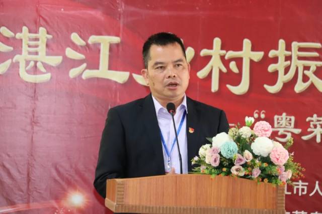 長山鎮黨委書記鄭基雄講話。 長山鎮黨委書記鄭基雄講話。