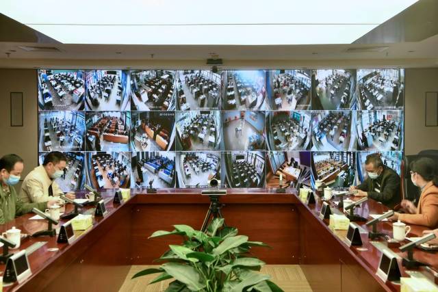 广东省教育考试院指挥监控中心,监控画面显示全省各地考点的考场情况。 广东省教育考试院指挥监控中心,监控画面显示全省各地考点的考场情况。