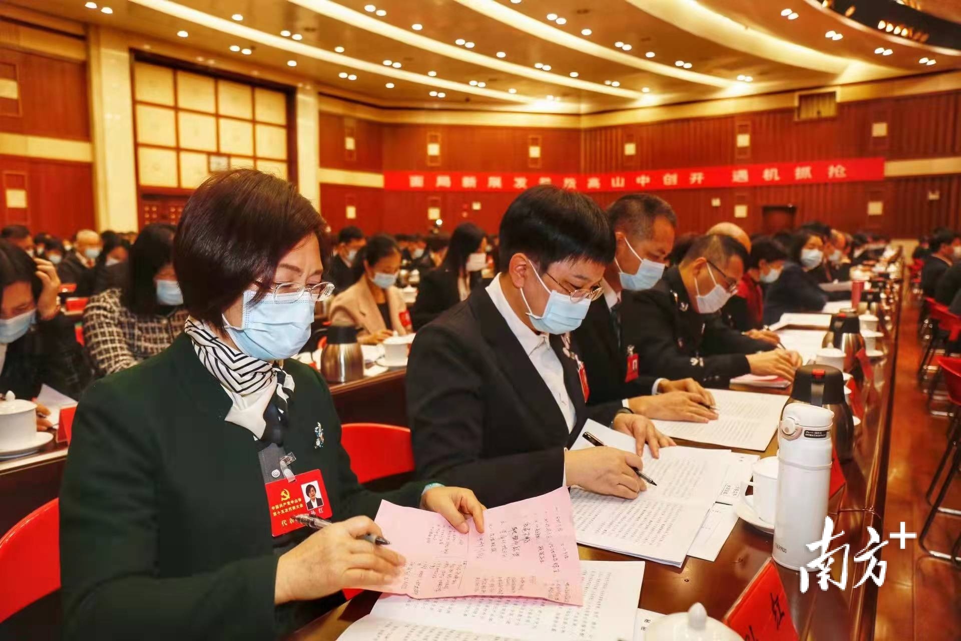 参加中山市第十五次党代会的党代表。 南方+ 叶志文 拍摄