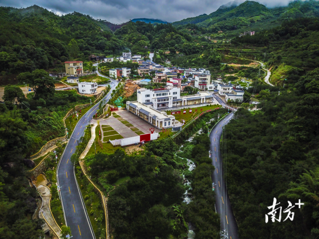 陆河县的四好农村路。吕燕 摄