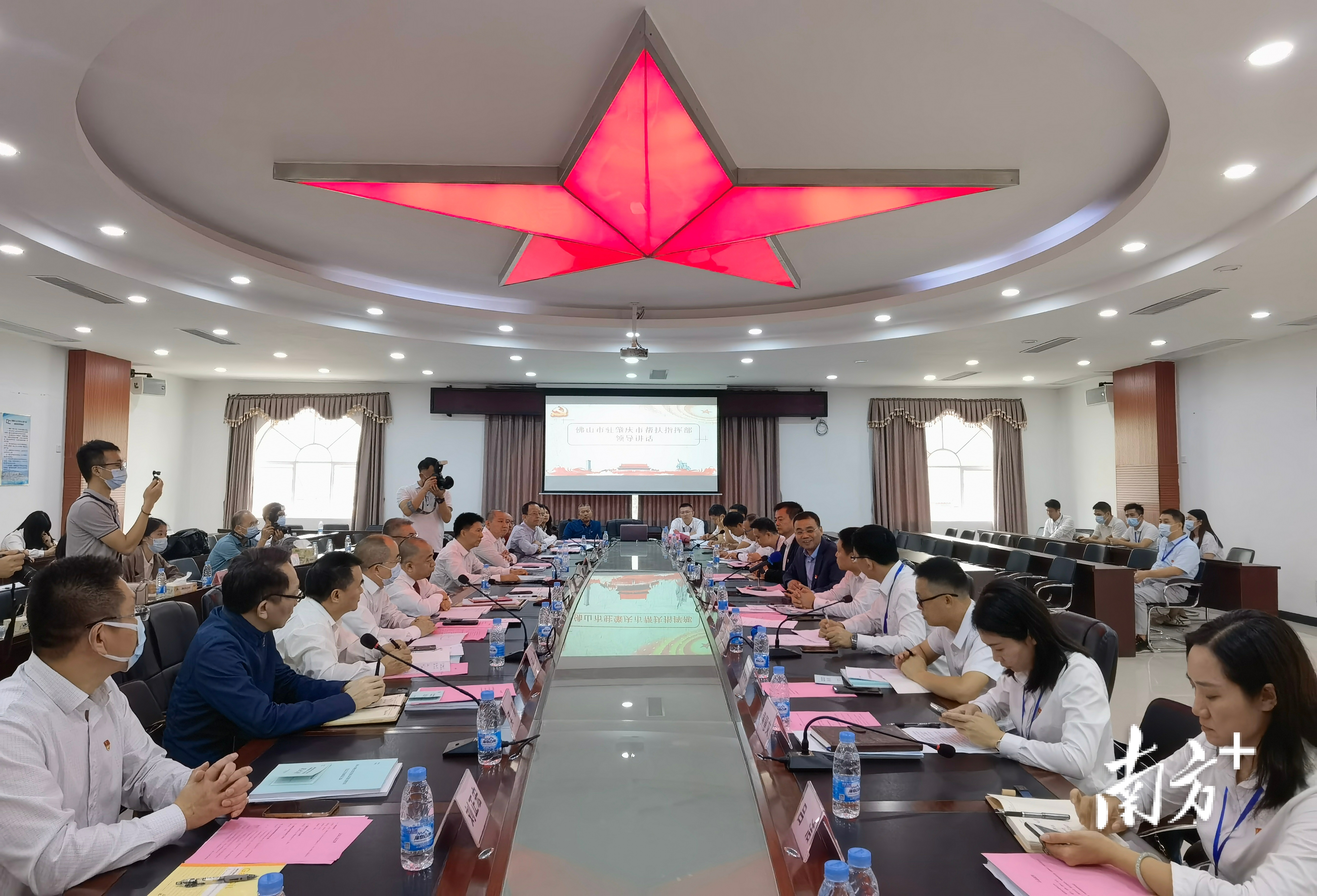 佛山驻肇庆帮扶指挥部组织佛山法律专家赴肇庆送法下乡，为乡村振兴提供司法保障。唐梦 摄