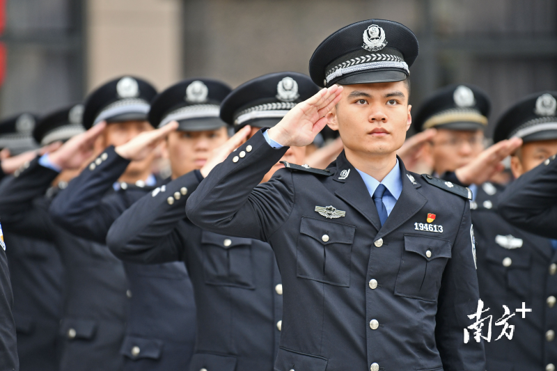佛山公安坚持不懈推进执法规范化建设，建设“平安佛山”标杆。戴嘉信摄