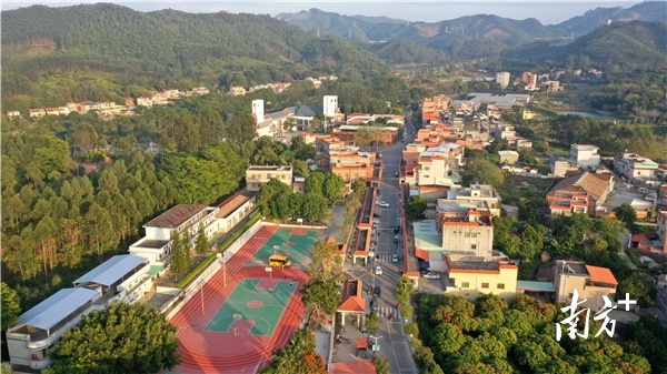 南方+ 梁维春 拍摄