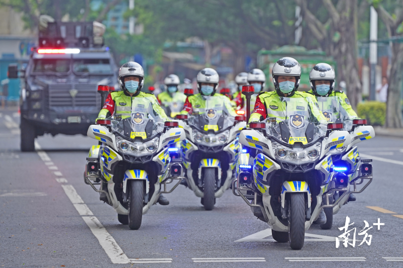 佛山公安将加强交警铁骑队伍建设，在2021年铁骑队伍的基础上，2022年将再新增100人。戴嘉信摄