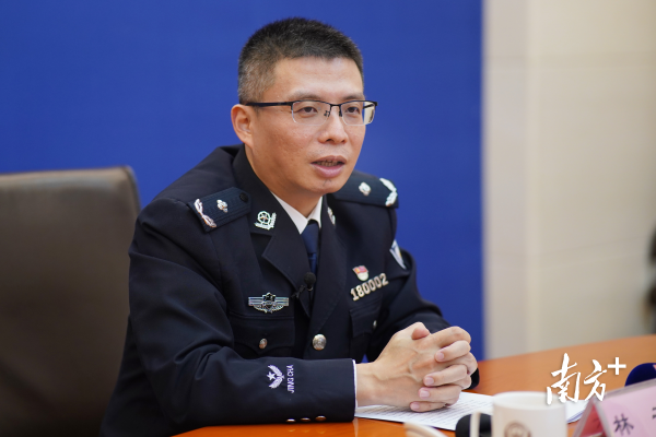 佛山市公安局常务副局长林干。