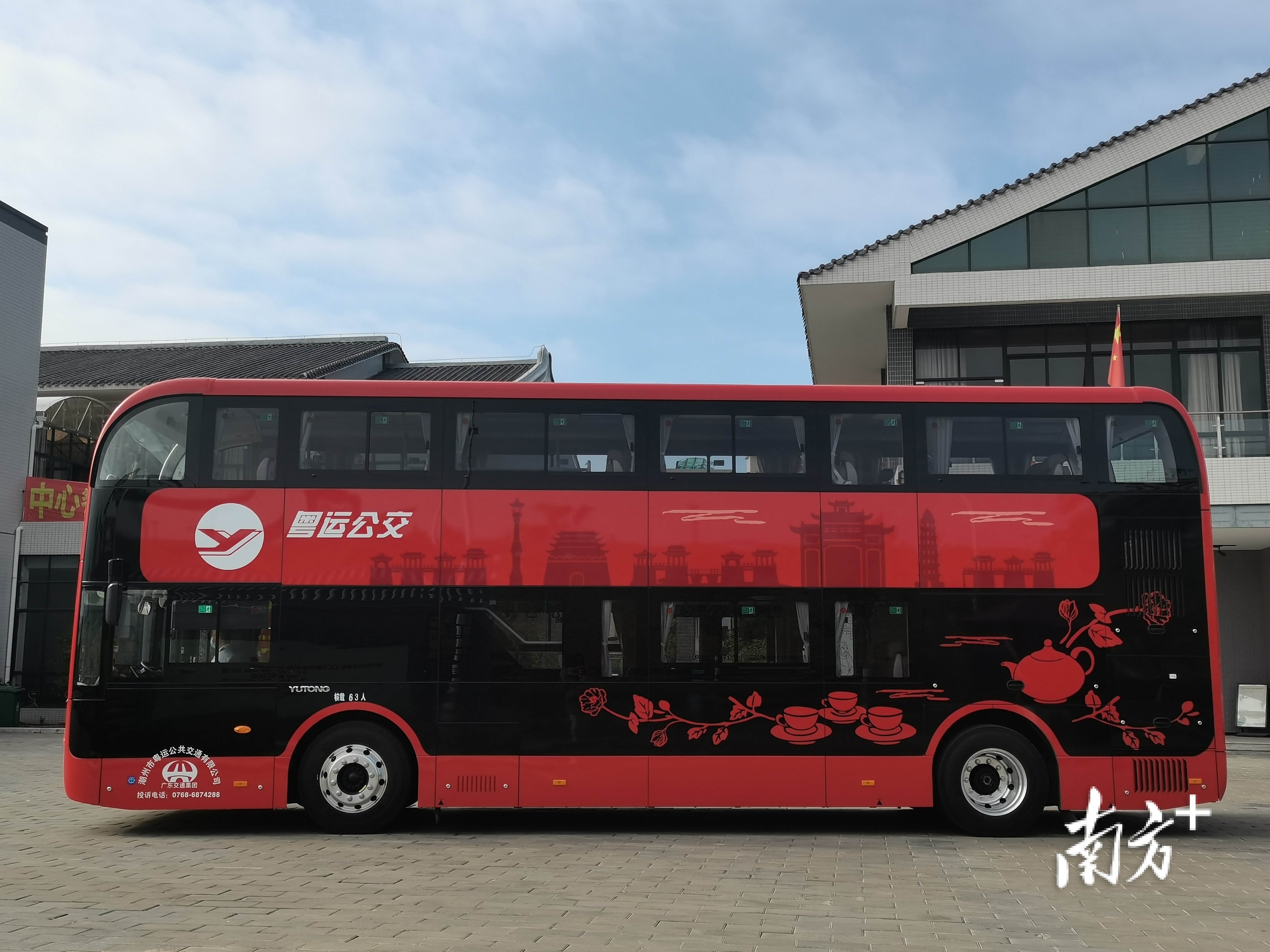 2022年1月1日元旦在即，潮州首台双层观光巴士即将正式上路。