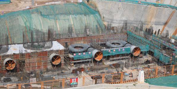 珠江三角洲水资源配置工程鲤鱼洲取水口工程交通洞隧道，交通隧洞全长2174米，是连接鲤鱼洲岛唯一陆路运输通道。（广东省水利厅供图）。