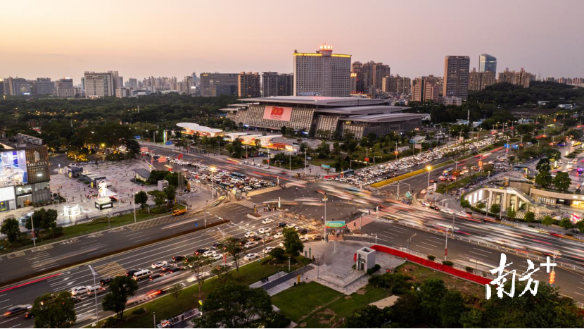 东莞鸿福商圈 龚名扬摄