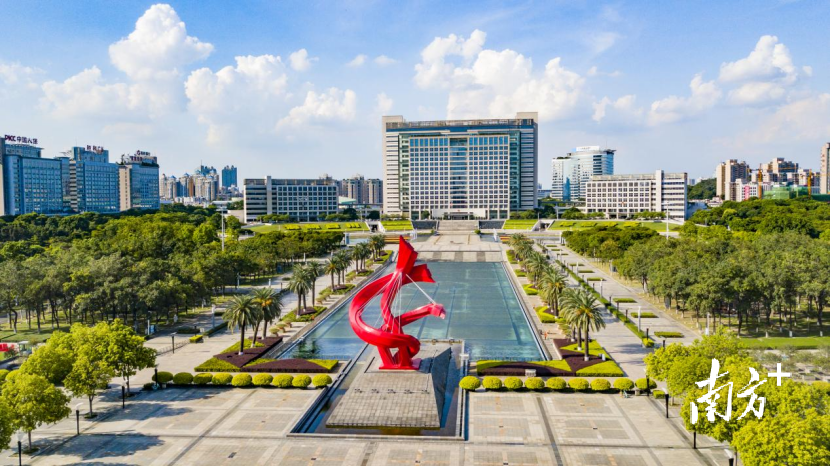 行政中心广场 黄伟兴摄