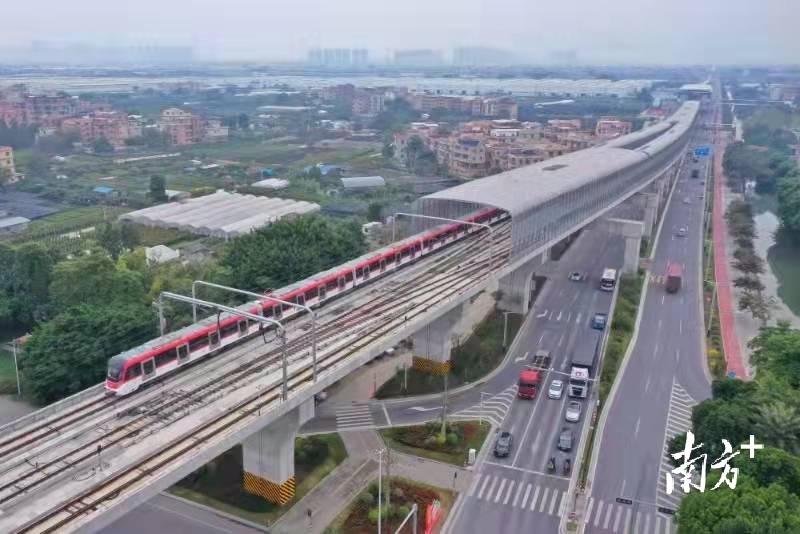 佛山地铁2号线一期已开通，正谋划二期工程。戴嘉信摄