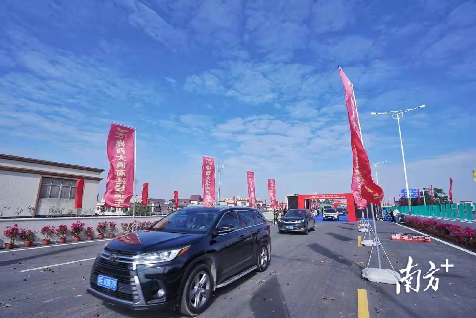 禅西大道全线贯通，禅城、南海、顺德再多一条南北向串联通道。戴嘉信摄