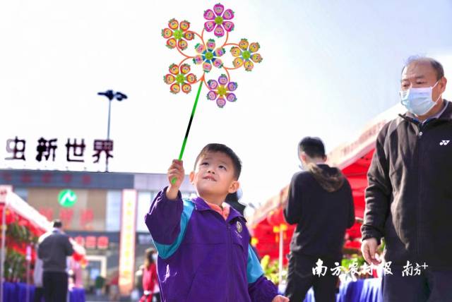 在花花世界里，我的风车转转转