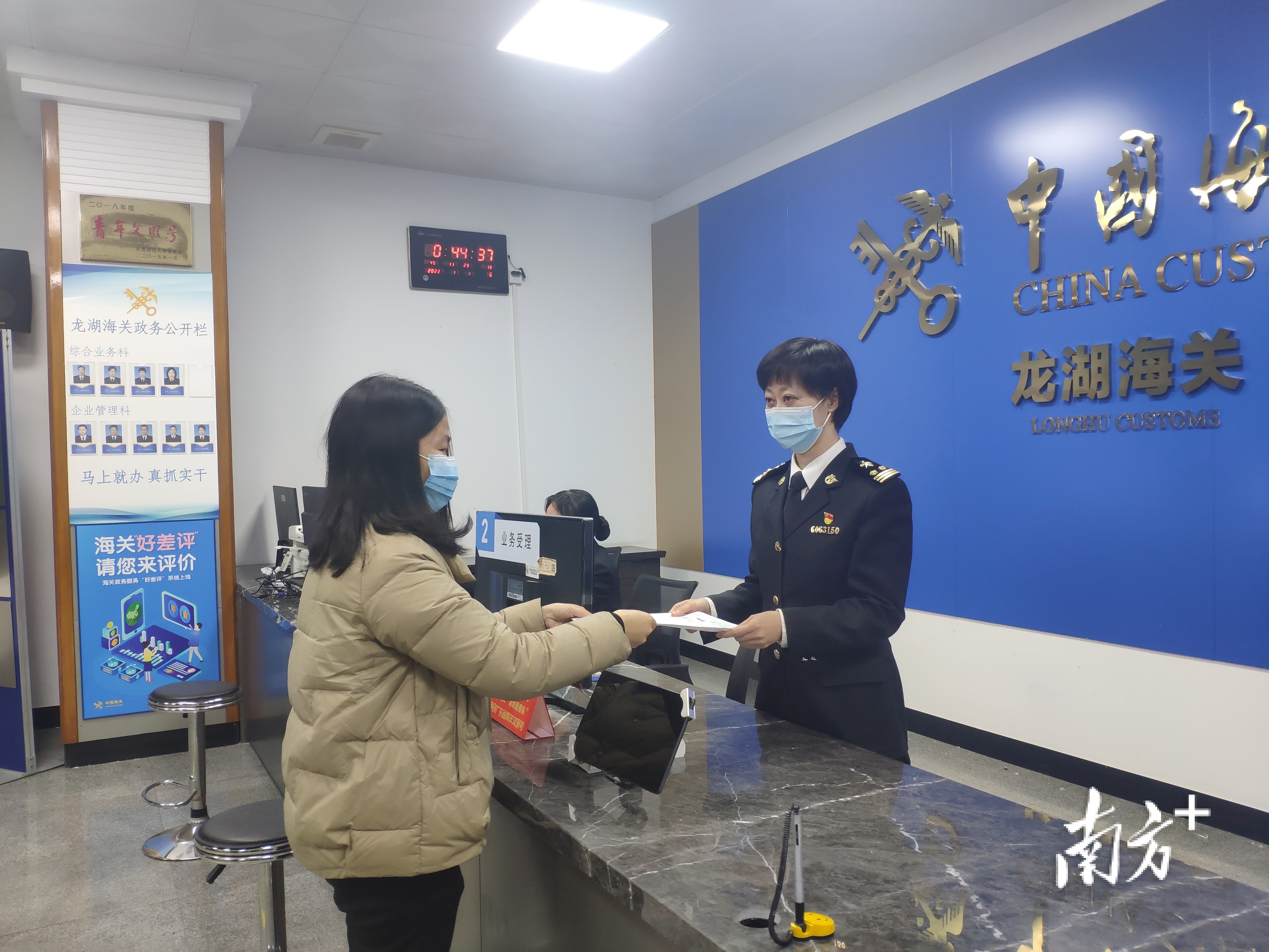 2022年1月1日，汕头海关所属龙湖海关签发了RCEP协定正式生效后粤东首批原产地证书。受访者供图