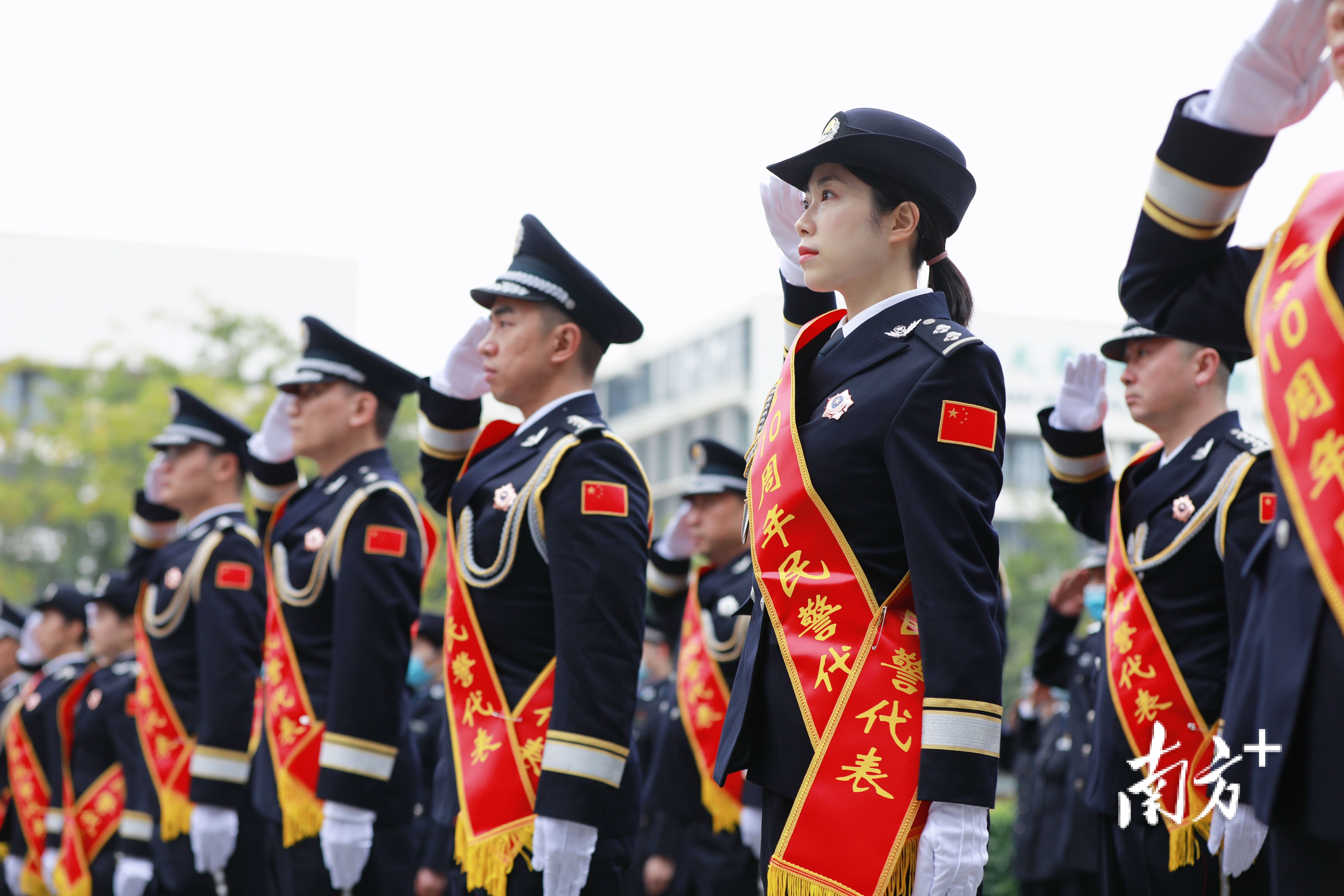 黄埔公安举行庆祝第二个中国人民警察节升旗仪式