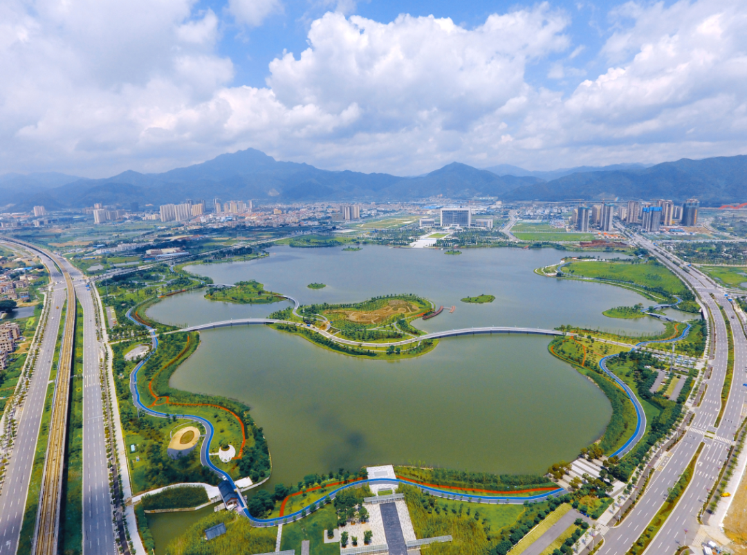 砚阳调洪湖。黄彩勤 摄