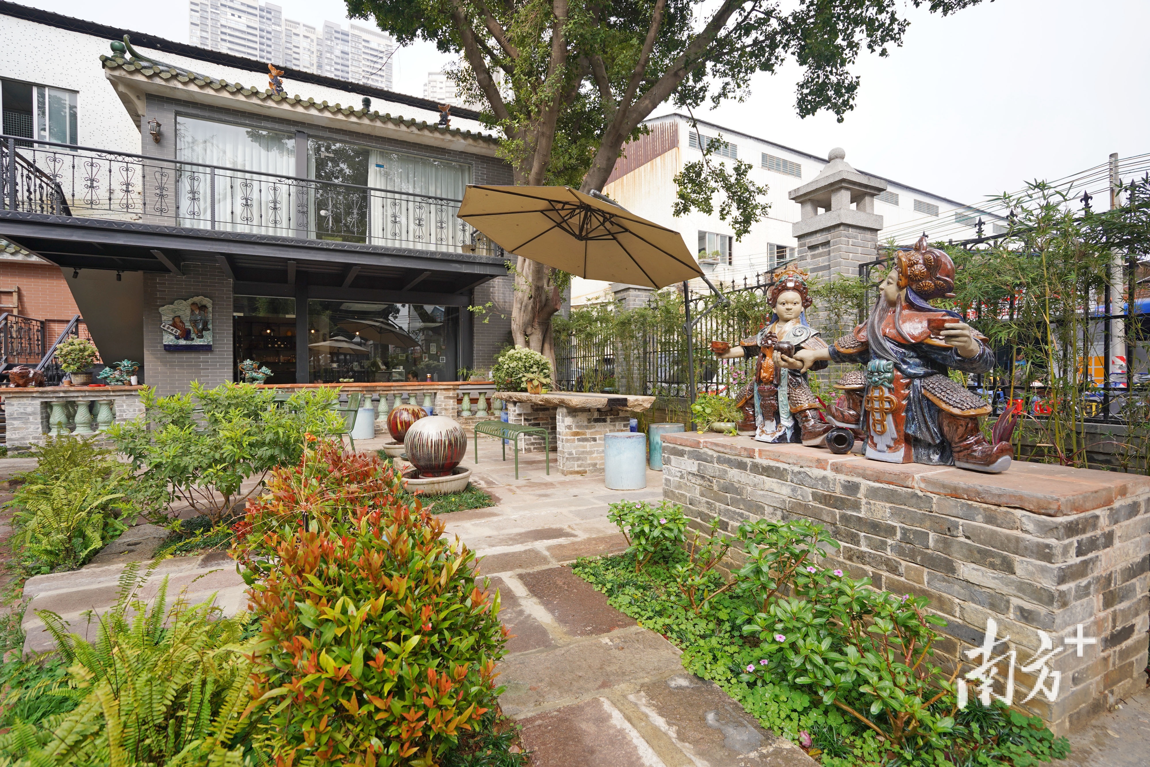 黎冲村的绿瓦亭摇身一变成为集陶瓷雕塑、咖啡陶乐于一体的新空间。