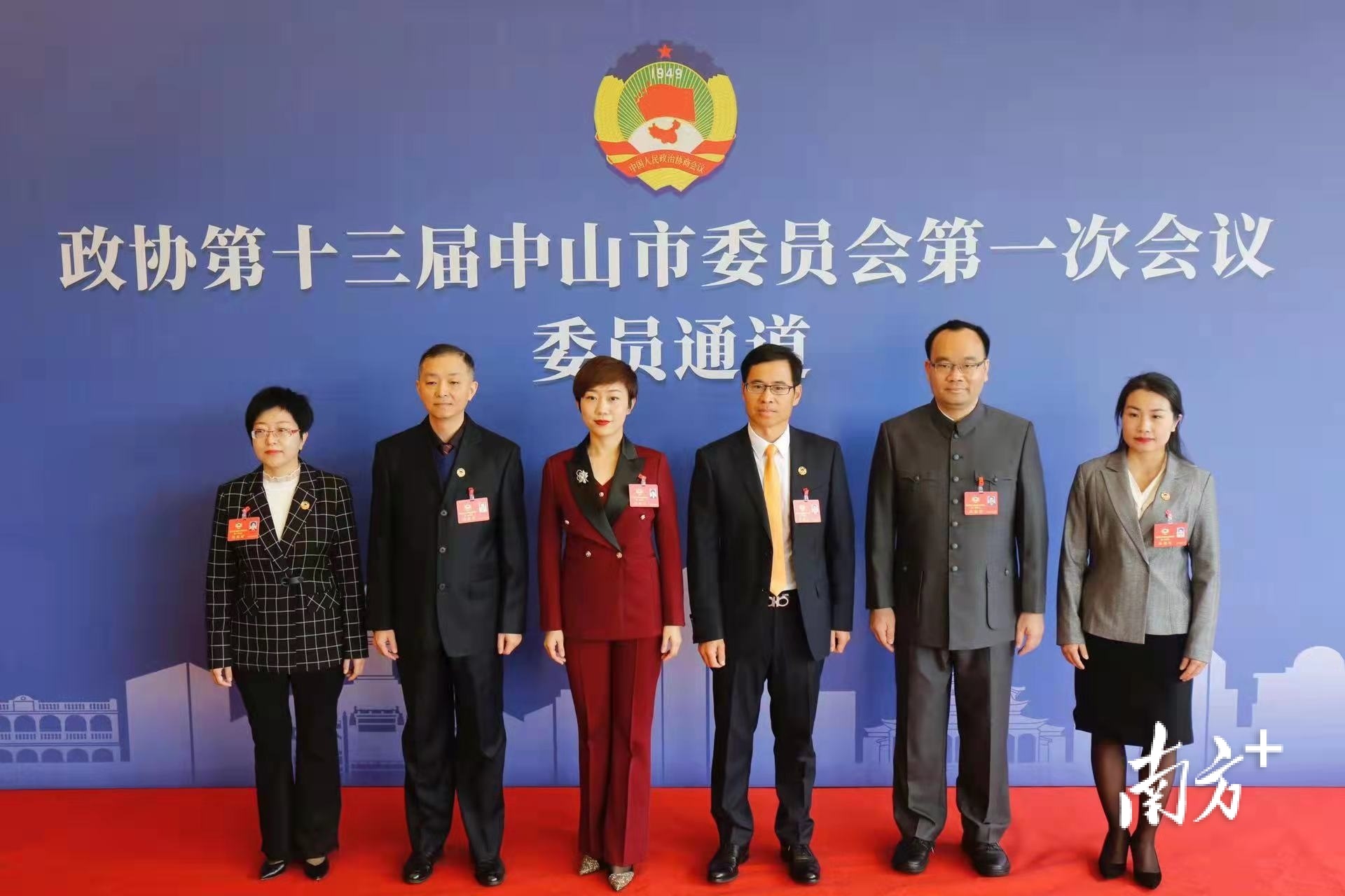 政协第十三届中山市委员会第一次会议委员通道。 南方+ 叶志文 拍摄 政协第十三届中山市委员会第一次会议委员通道。 南方+ 叶志文 拍摄