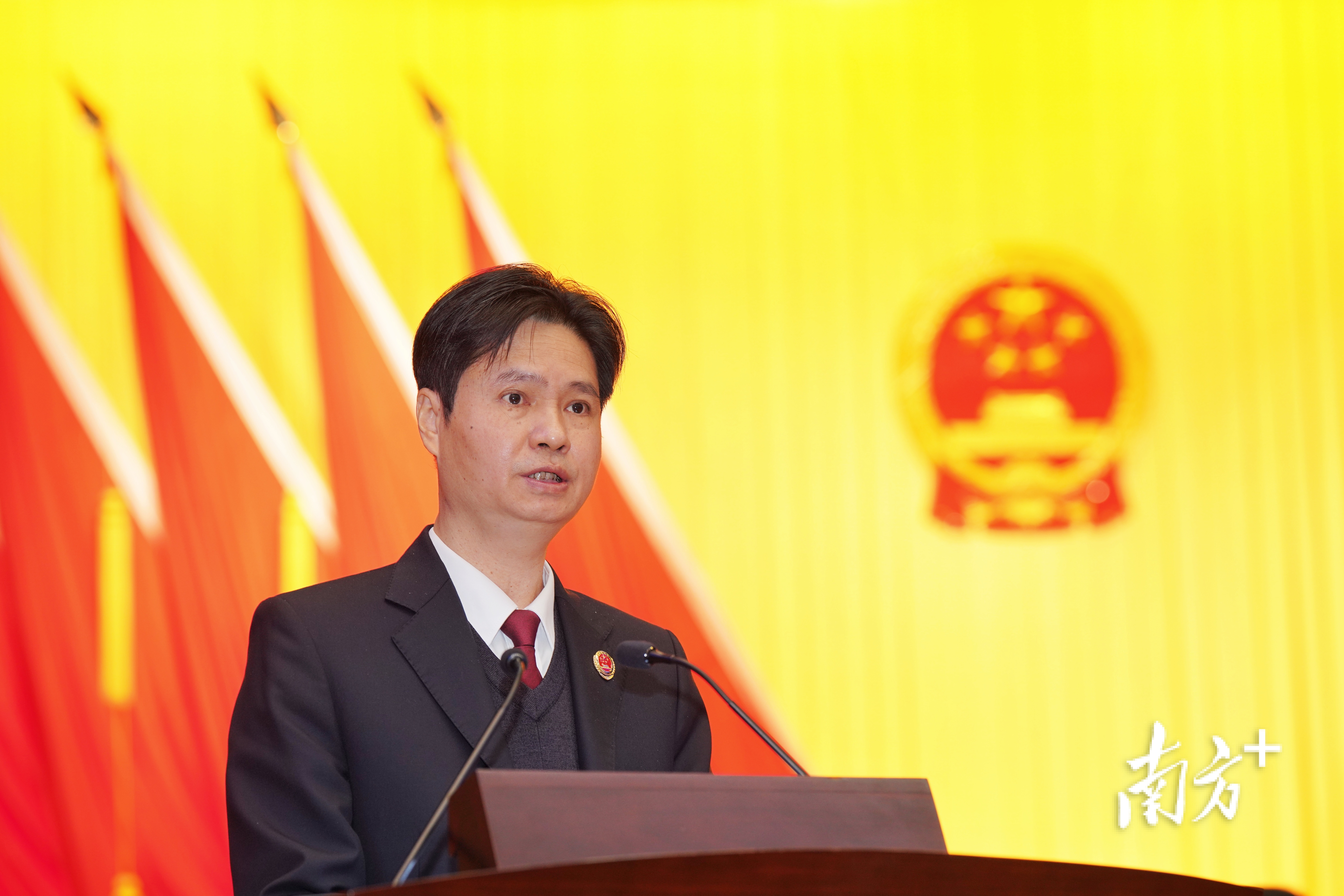 东莞市人民检察院代理检察长蔡永珊作东莞市人民检察院工作报告。&nbsp; 南方+ 龚名扬 拍摄