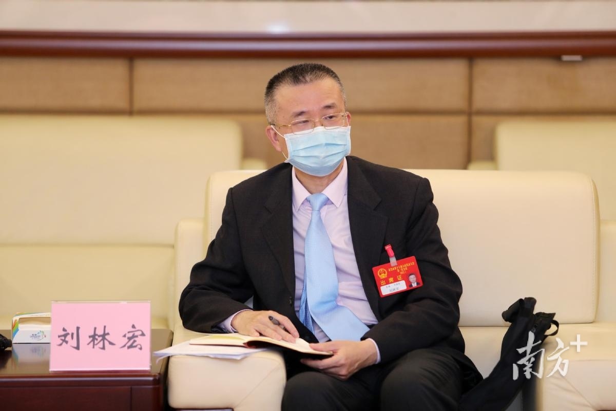 刘林宏表示,特别是在城市品质提升方面,将统筹推进火炼树城市更新项目