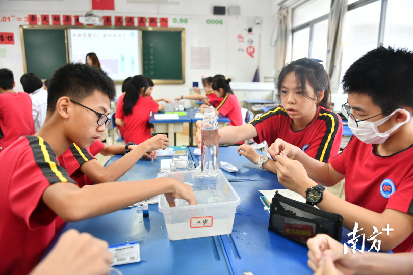 佛山确保“十四五”期间新增基础教育公办学位不少于44.3万个。