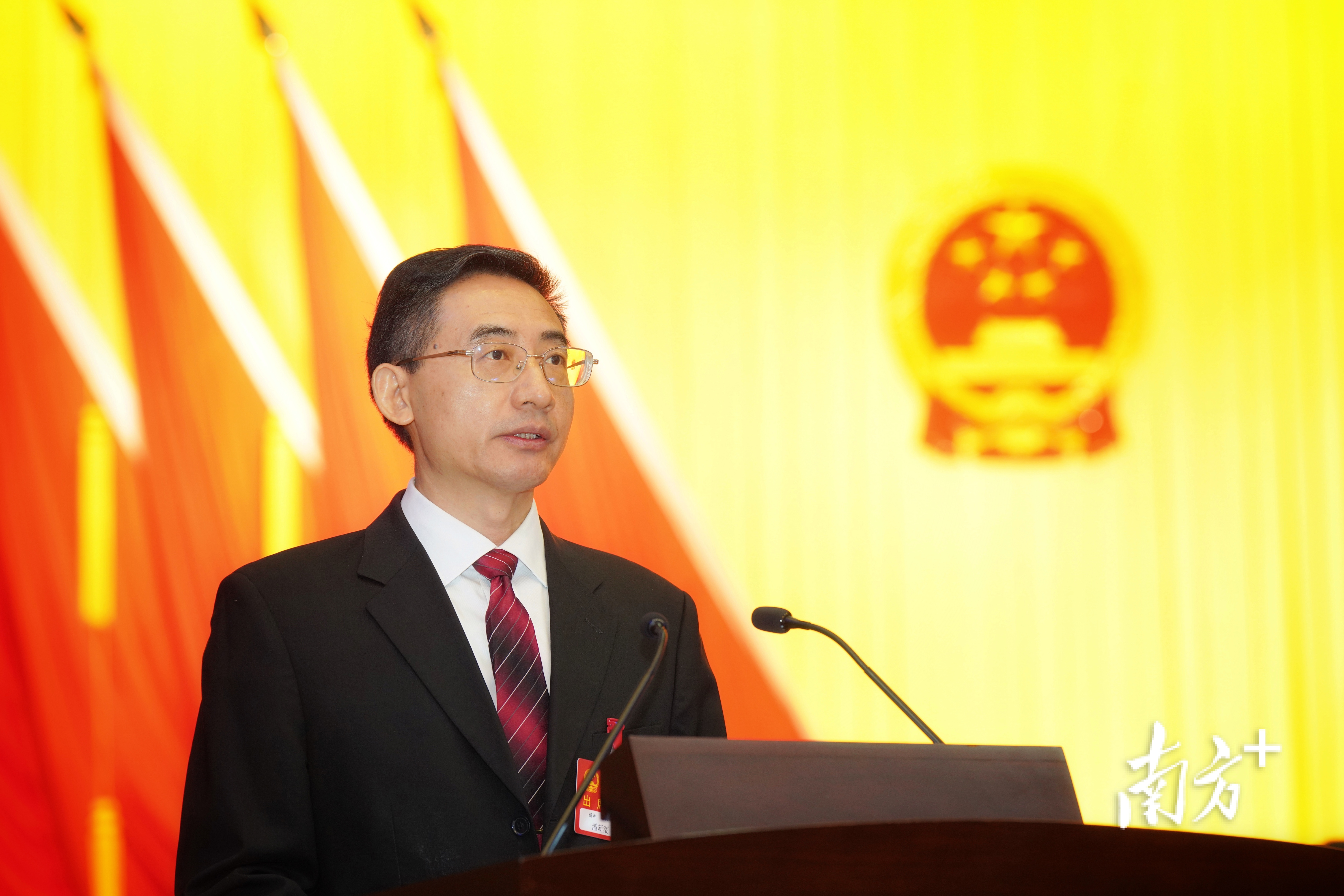 东莞市人大常委会常务副主任潘新潮作东莞市人民代表大会常务委员会工作报告。&nbsp; 南方+ 龚名扬 拍摄