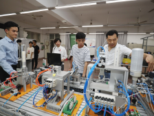 代表说 | 黄国军：大力发展技工教育，做大做强技师学院