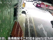 视频｜凌晨架围栏、深夜测核酸，一颗摄像头下的南屏管控区24小时