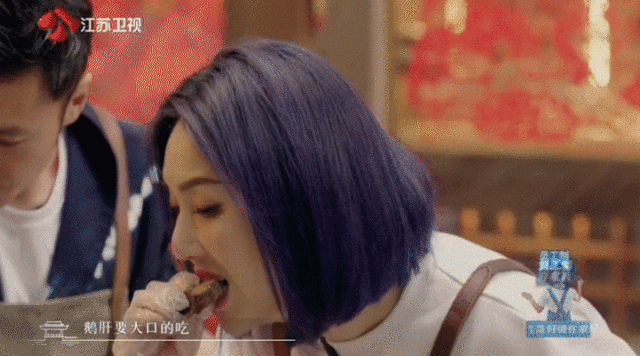 謝霆鋒吃鵝肝,，”表情亮了！“
