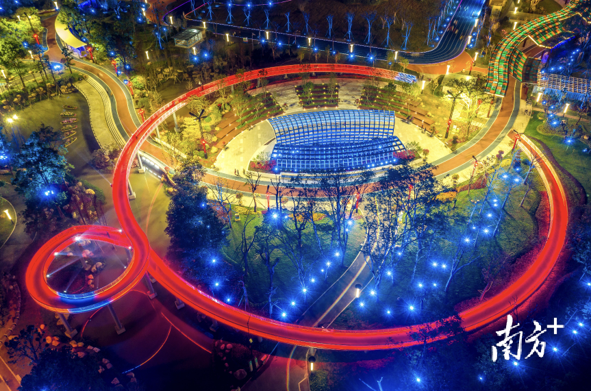 公园灯光秀点亮佛山之夜。禅城在公园建设等项目中“抢”出铁军速度。禅城区城市管理和综合执法局供图