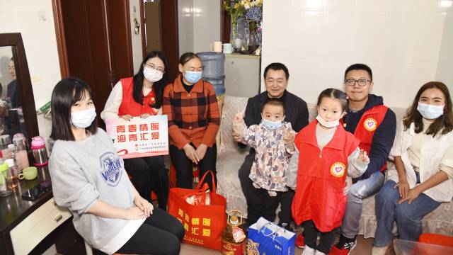 深入流动儿童家庭走访交流