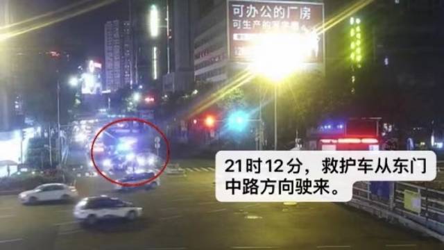 1救护车被堵路口 深圳执勤交警护航疏导 南方plus 南方
