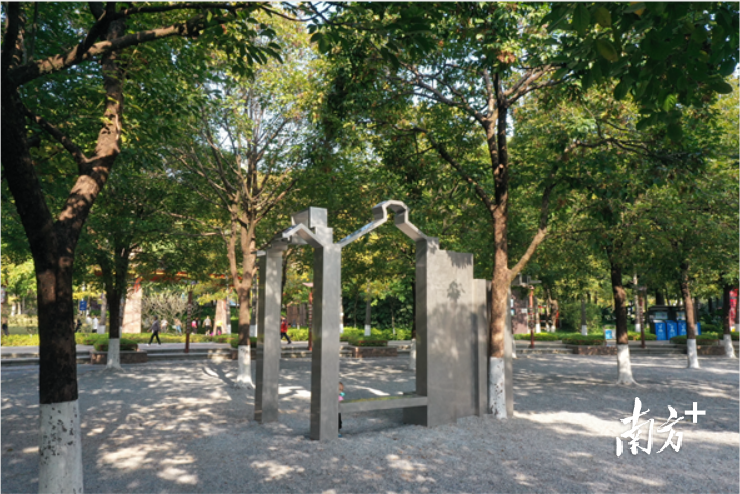 杨光作品《绿荫下》。