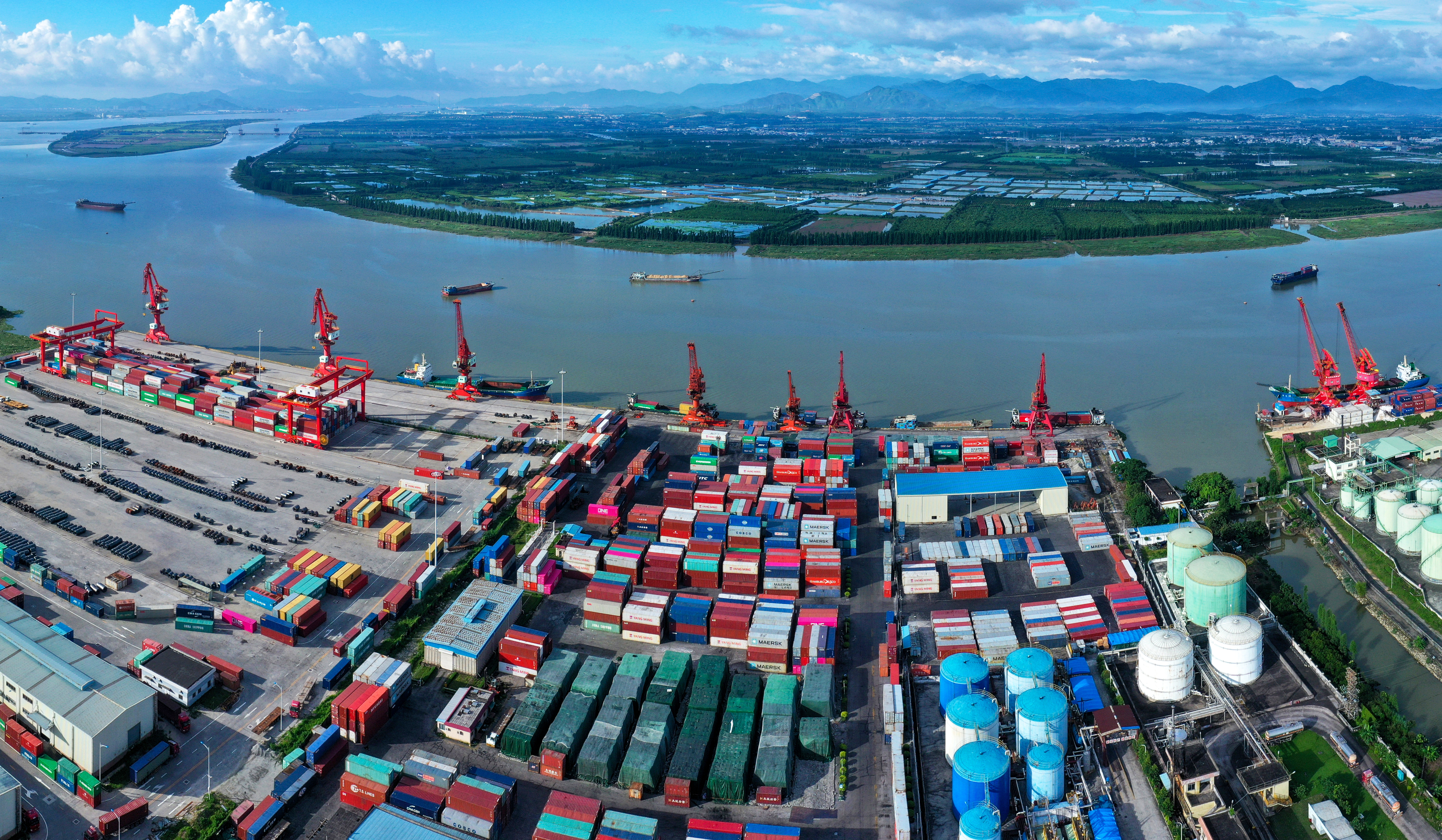 江门空间承载能力强、开发潜力大，下一步着力规划建设大型产业集聚区。图为新会港天马港区。莫振光 摄