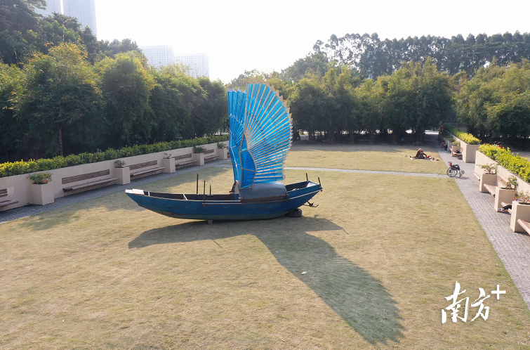 付军胜的作品《飞船》。