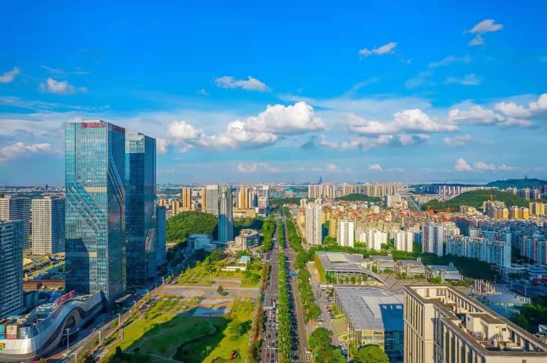 江门主城区着力提升区域影响力，集中力量建好滨江新区、枢纽新城，成为集中体现江门城市高质量发展的中央活力区。彭伟宗 摄