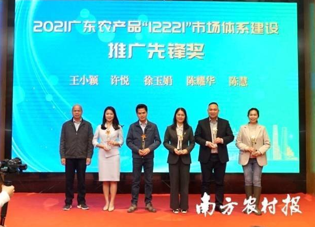 çäººå¤§ä»£è¡¨ãæ¹æ±å¸é¥®é£æå¡ä¸åä¼å¸¸å¡å¯ä¼é¿æ¢ææ¡¥