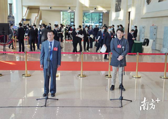 “委员通道”再度开启，5名委员亮相发声