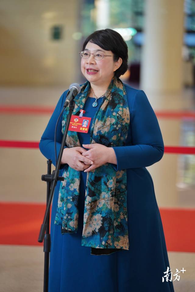 “委员通道”再度开启,5名委员亮相发声