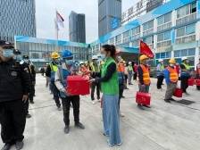 珠海理想大家庭为建筑工地留守人员送上暖心过年“礼包”