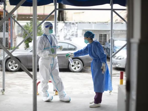 管控区的爱情：不说出口的体谅 不拥抱的默契