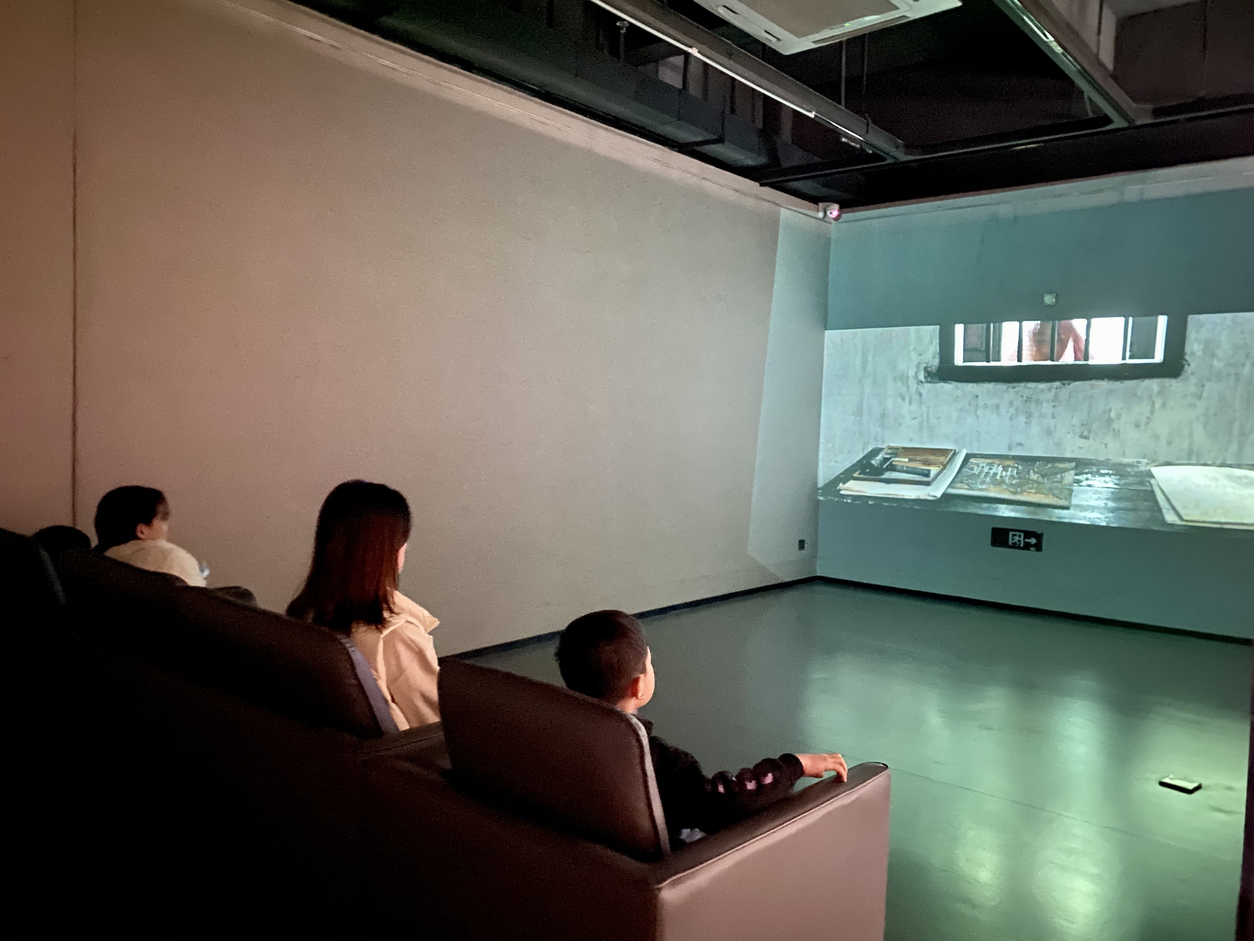 开展当天已有观众到场。肖燕菁 摄