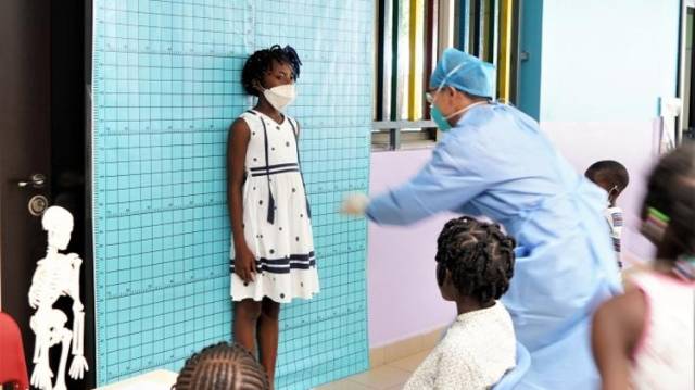 多图｜中国医疗队“义诊”进非洲校园！守护师生健康