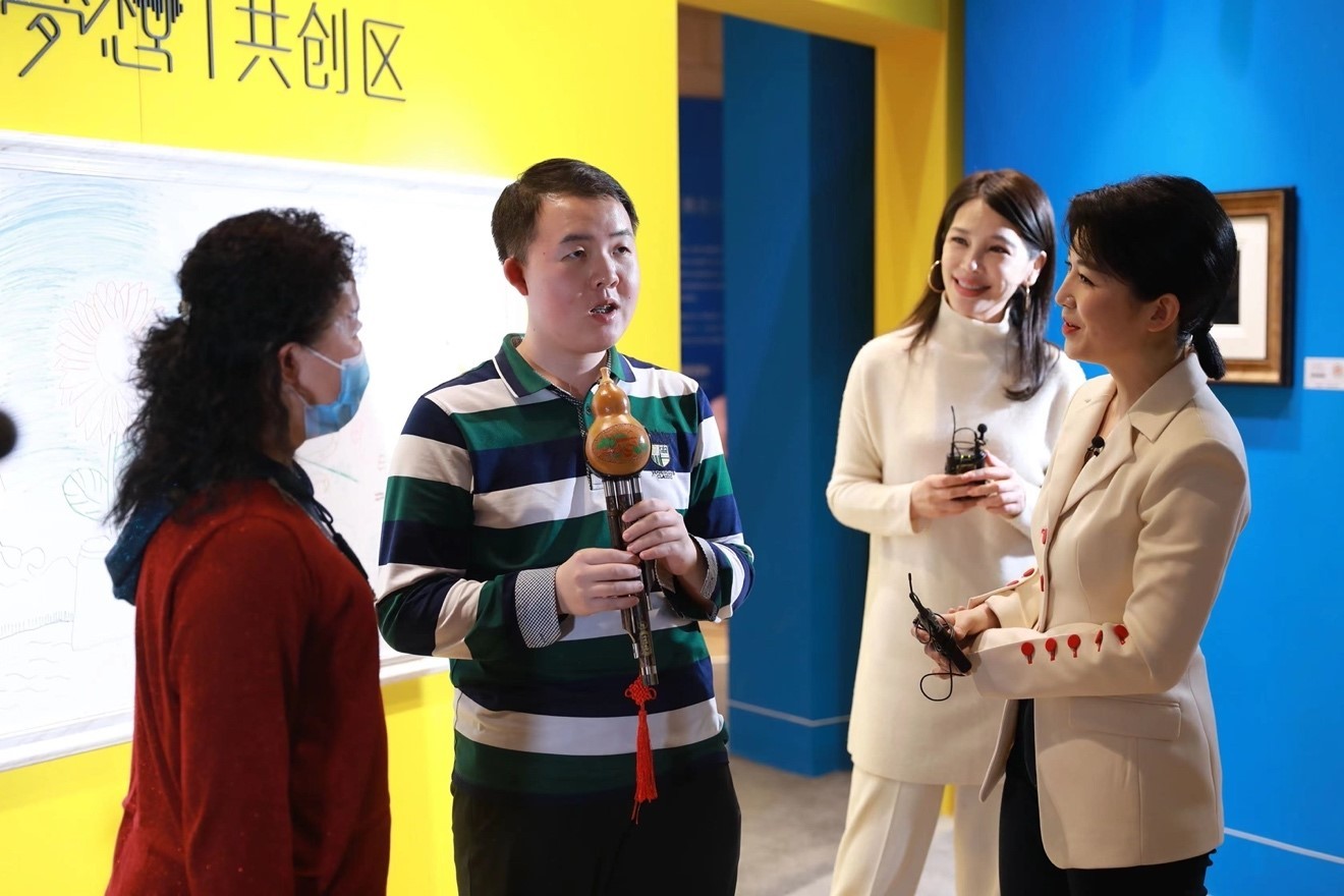 “星星的孩子”小玮在活动现场。