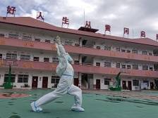 梅州这位医护人员穿着防护服跳舞，背后原因令人感动！