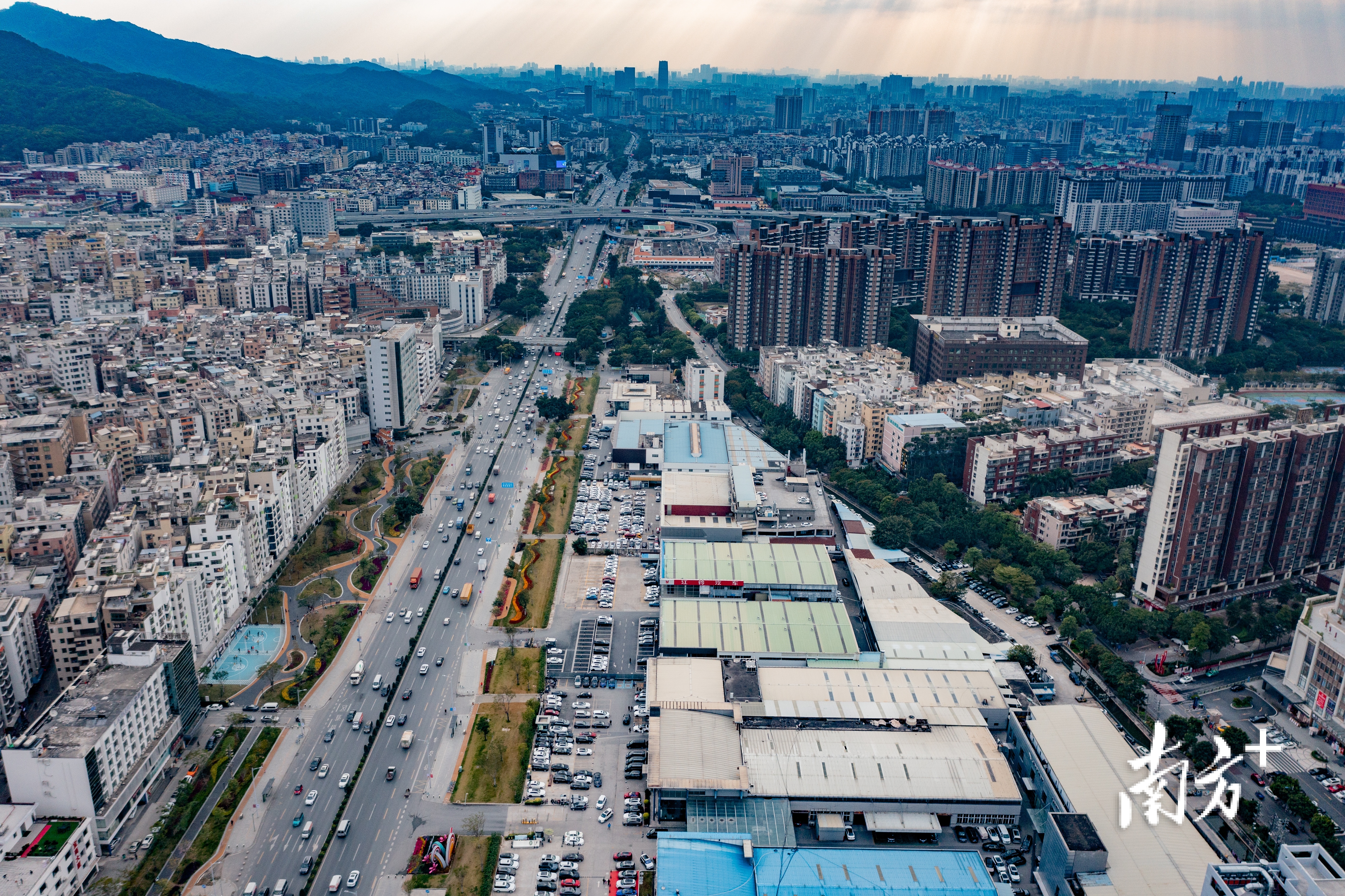 永泰汽车城/石建华拍摄 永泰汽车城/石建华拍摄