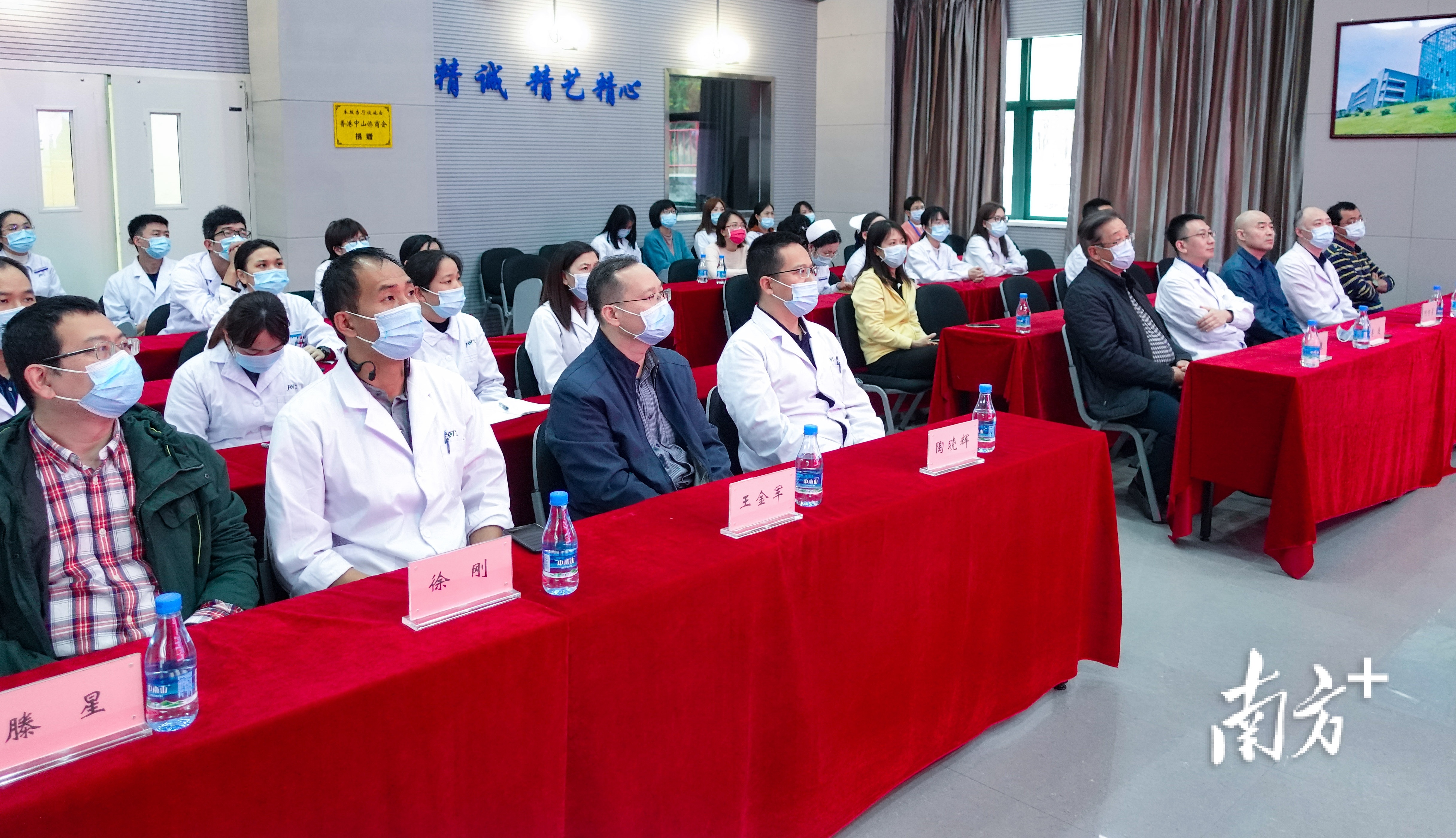 中山市人民医院与中山积水潭骨科医院签约合作。 南方+ 卢子衡 拍摄